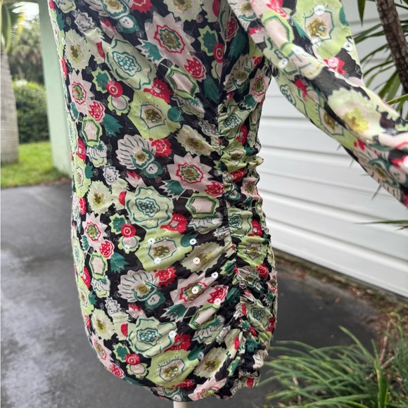 Green Abstract Ruched Long Sleeve - Picture 5 of 17